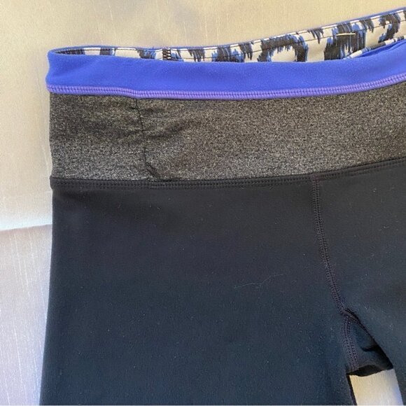 Lululemon Wunder Under Crop Size  6 - Picture 3 of 10
